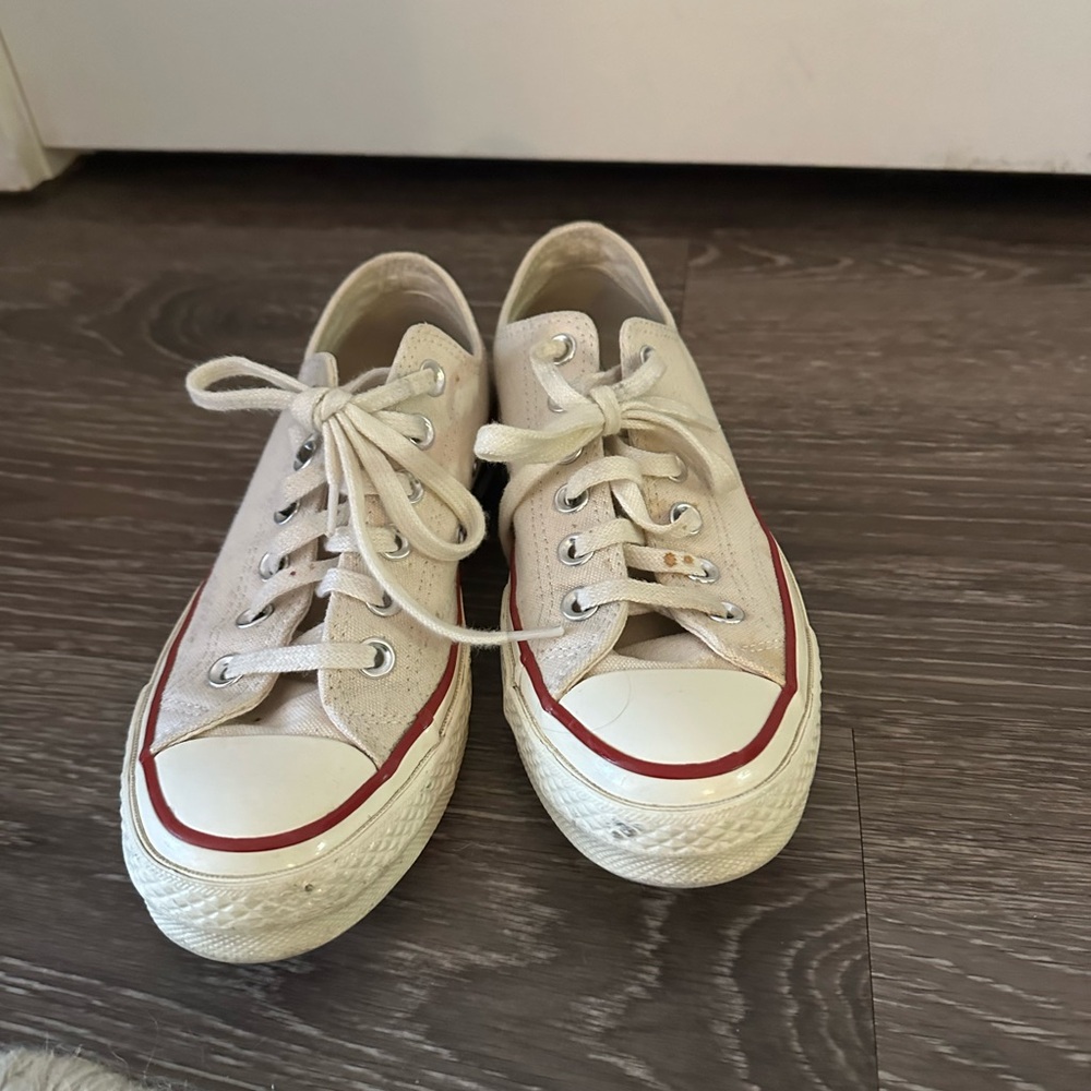 Converse Chuck 70 Low Top sneakers in the Parchment colorway